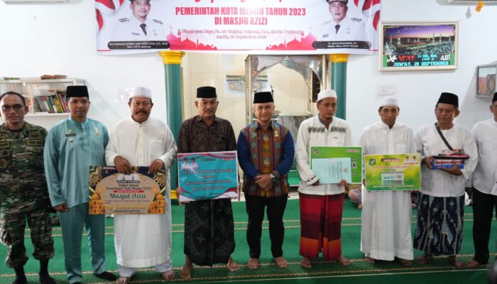 Melalui Safari Jum’at, Wali Kota Medan Ajak Warga Peduli Terhadap Kebersihan Lingkungan