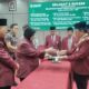 Dr. Supriadi SE, MM, MSi (kanan) saat dilantik sebagai dekan FEB UISU oleh rektor Sabtu (16/9). Waspada/Ist