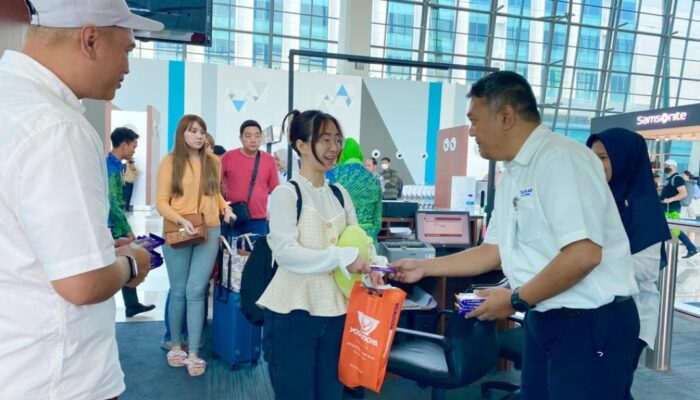 Rayakan Hari Pelanggan Nasional, Pelita Air Sapa Hangat Penumpangnya
