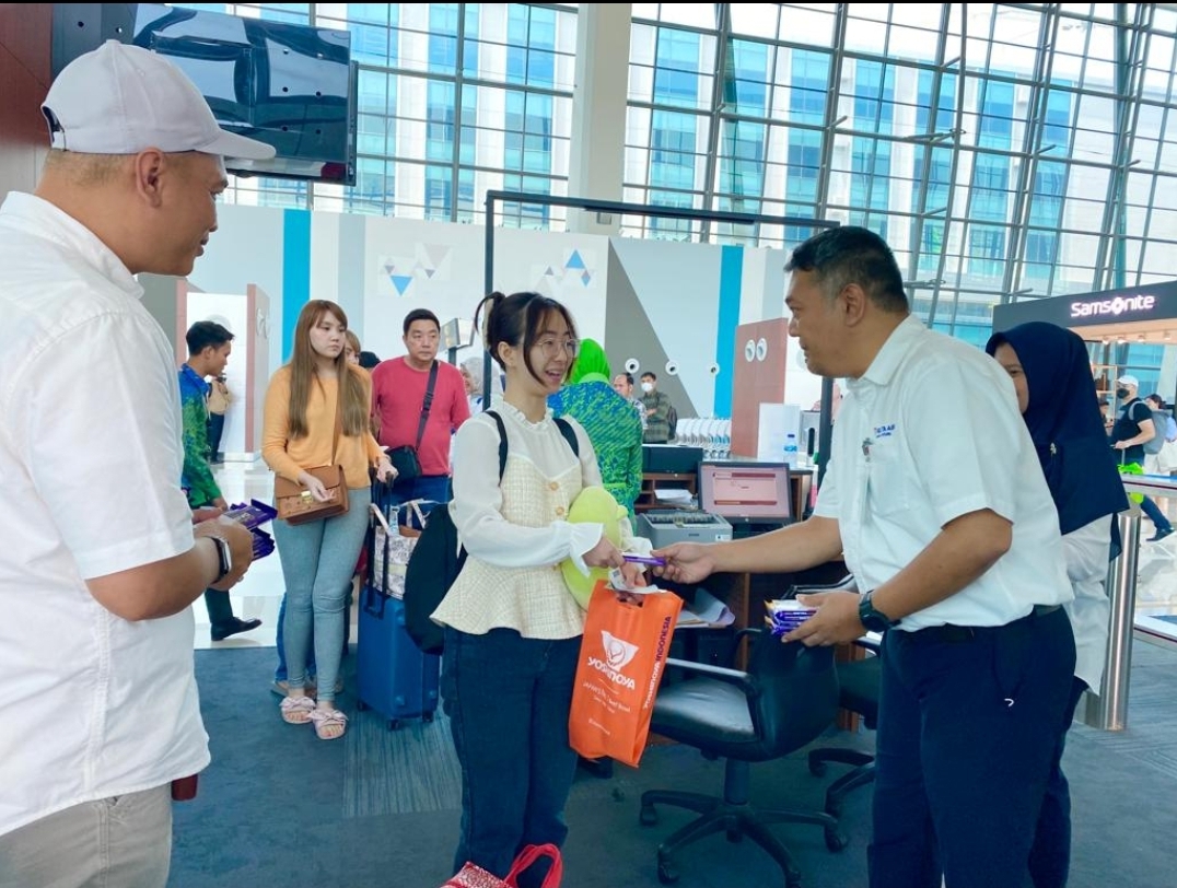 Rayakan Hari Pelanggan Nasional, Pelita Air Sapa Hangat Penumpangnya