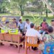 Suasana kebersamaan yang kompak antara personel Polsek Tiro dengan warga dalam acara 'Jumat Curhat'" Jumat (15/9). Waspada/Muhammad Riza