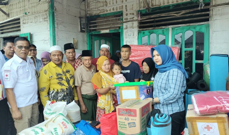 Atika Terpana Melihat 6 Rumah Warga Simangambat Hangus Atika Terpana Melihat 6 Rumah Warga Simangambat Hangus