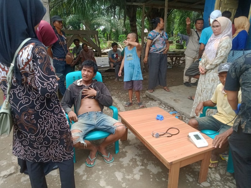 Puluhan Pekerja Bangunan Sakit Perut Makan Nasi Diduga Beras Sintetis Puluhan Pekerja Bangunan Sakit Perut Makan Nasi Diduga Beras Sintetis