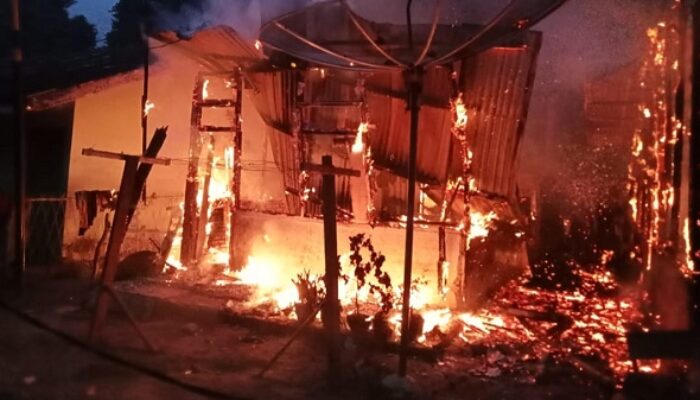 Tiga Rumah Terbakar Di P. Sidimpuan