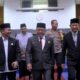 Ketua DPRK Aceh Tamiang, Suprianto, ST bersama Wakil Ketua I, Fadlon, SH dan Wakil Ketua II, Muhammad Nur tampak penuh keakraban seusai rapat paripurna penyampaian nota rancangan KUA dan PPAS Tahun 2024. Waspada/Ist