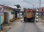 Pemasangan Portal Jaga Kondisi Ruas Jalan