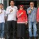 Wali Kota Susanti Dewayani (empat kanan) pose bersama Ketua dan Komisioner KPU serta lainnya di depan pintu utama Balai Kota, Jl. Merdeka, Kamis (7/9) sesudah menerima audiensi mereka di ruang kerjanya.(Waspada-Ist). 