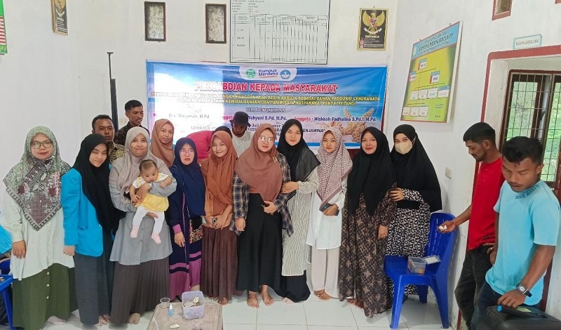 Warga Matang Rayeuk Dilatih Pembuatan Cenderamata Berbahan Bivalvia Warga Matang Rayeuk Dilatih Pembuatan Cenderamata Berbahan Bivalvia