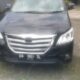 Mobil Toyota Innova BM 1861 SL saat diamankan di Polsek Perdagangan. (Waspada/ist)