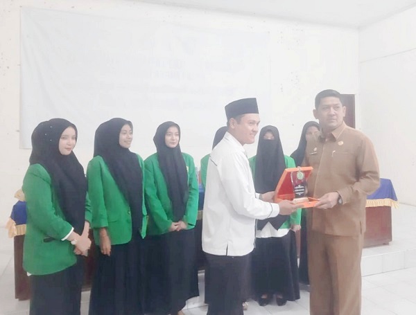 Kegiatan pelepasan mahasiswa/i PKL IAIN Langsa oleh DPMG Kota Langsa, Senin (11/9). Waspada/Munawar