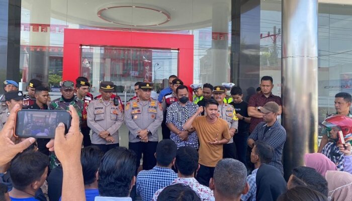 Dealer Capella Panggoi Didemo Warga Minta Ganti Rugi