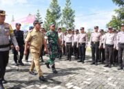 Bupati Simalungun saat memimpin Apel Pasukan Pengamanan Pilpanag di 77 Nagori, Selasa (12/9).(Waspada/ist).