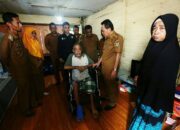 Pj Wali Kota Serahkan Kursi Roda