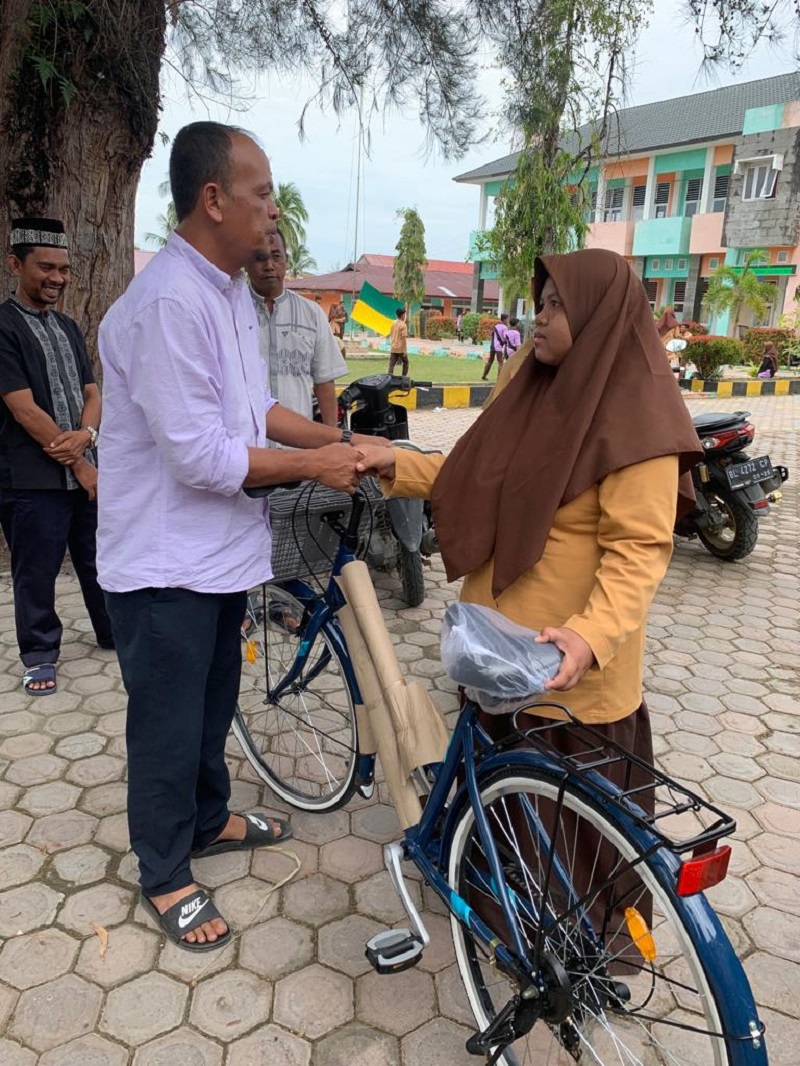 Perjuangan Izatun Nasyiah, Siswi SMAN 2 Abdya Raih Cita-cita Perjuangan Izatun Nasyiah, Siswi SMAN 2 Abdya Raih Cita-cita