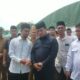 Tenaga Ahli DPR RI, Muhammad Adam membisikkan sesuatu kepada Anggota Komisi V DPR RI, Haji Ruslan Daud (HRD). Waspada/Ist