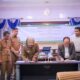 Penandatangan kerjasama penggunaan Aplikasi Koneksi Transaksi Pemkab Nagan Raya dengan Bank BSI di Kantor Bupati, Rabu (13/9).(Waspada/Muji Burrahman)