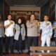 Bawaslu dan Polres Palas bangun sinergitas menghadapi Pemilu 2024, Bersilaturahim di Gubuk Cofee, Sisupak, Lingkungan VI Pasar Sibuhuan.(Waspada/Ist)