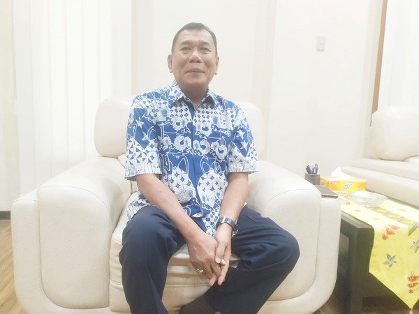 Bupati Deliserdang H. Ashari Tambunan saat memberikan keterangannya. (Waspada/Edward Limbong).