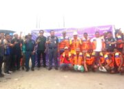 KSOP Bagikan Life Jacket Kepada Nelayan