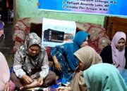 Dosen UM-Tapsel Edukasi Warga Sitaratoit Buat Teh Kecombrang