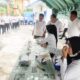 Tampak Direktur Perumda AM Tirta Keumuneng Langsa, Azzahir SE, memantau jalannya tes urine bagi para karyawannya di Kantor Perumda AM dengan pihak BNN Kota Langsa, Senin (18/9). Waspada/Rapian