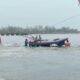Kondisi boat nelayan yang karam akibat dihantam gelombang, saat berusaha melewati muara sungai Kuala Gabi di Desa Pulo Sarok Singkil, baru-baru ini. WASPADA/Ariefh