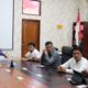 Poltak Sitorus, terima kunjungan Bawaslu Kabupaten Toba di ruang kerja Bupati Toba, Senin (18/9). Waspada/Ist