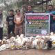 Perwakilan manajemen PT SRL, Suparman dan Staf pemberdayaan masyarakat, Anggi H Siregar menyerahkan bantuan 10 ekor kambing dan peralatan olah raga kepada masyarakat desa Hutaraja Tinggi, Selasa (19/9) (Waspada/Ist)