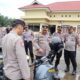 Kapolres Padanglawas, AKBP Diari Astetika, S.IK didampingi Wakapolres Kompol Sugianto S.Pd melakukan pemeriksaan kenderaan dinas patroli di halaman Mapolres Padanglawas, Rabu (20/9). Waspada/Ist