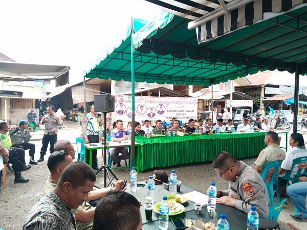 Kapolres Agara gelar Jumat Curhat bersama Forkopimda terlihat dalam gambar. Waspada/Ist