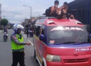 Penumpang Di Atas Kap, Satlantas Lakukan Penegakan Hukum 
