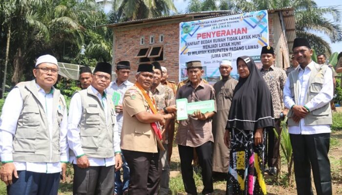 Baznas Bantu Bedah Rumah Keluarga Penerima Manfaat
