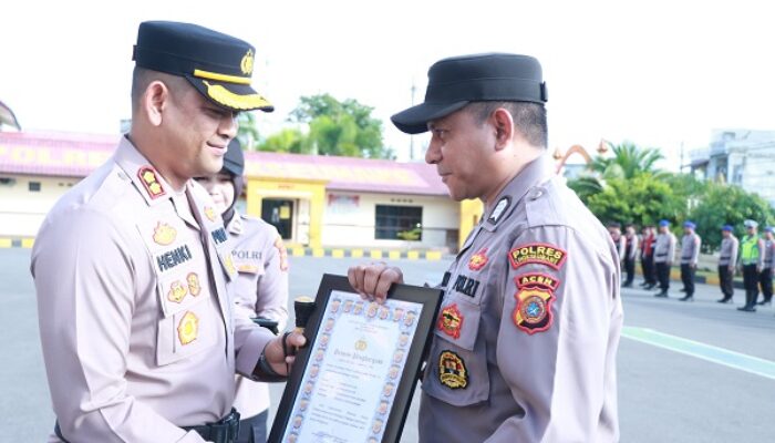 Humas Dan Satreskrim Berprestasi Terima Penghargaan Kapolres Lhokseumawe