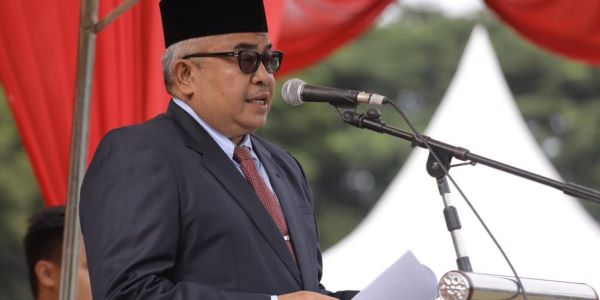 Sekda Aceh, Bustami Hamzah, menyampaikan sambutan saat menjadi Inspektur Upacara Peringatan Hari Pendidikan Daerah (Hardikda) Aceh Tahun 2023 di Lapangan Tugu Darussalam, Banda Aceh, Sabtu (2/9). (Waspada/Zafrullah)