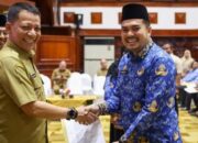 Pj Gubernur Serahkan 3.360 SK Pensiun Dan Naik Pangkat PNS