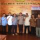 Usai audiensi, Kapolres Simalungun AKBP Ronald FC Sipayung foto bersama denhan Komisioner Bawaslu Simalungun, Senin (25/9).(Waspada/ist).