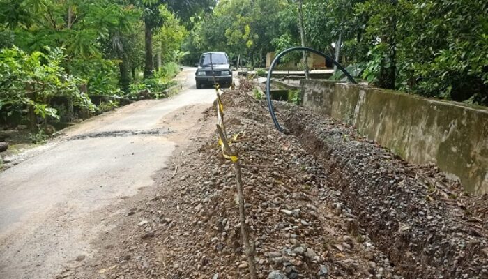 Proyek Galian Pipa Di Abdya Ancam Keselamatan Pengendara