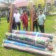 PT Medco EP Malaka, menyalurkan bantuan tikar ke keluarga pasien di RSUD Dr Zubir Mahmud Aceh Timur di Idi, Senin (25/9). Waspada/Ist