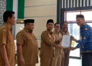 Pj Bupati Serahkan 1 SK Pensiun Dan 65 Kenaikan Pangkat