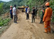 Jalan Lubuk Sidup Tertimbun Longsor Sudah Bisa Dilalui Kendaraan