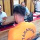 Tersangka pelalu pembunuhan mahasiswi yang berinitial AP ketika diperiksa personel Reskrim Polres Binjai. Waspada/Nazelian Tanjung