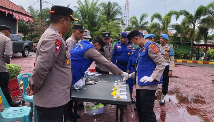 Personel Polres Aceh Barat Jalani Tes Urine Secara Acak