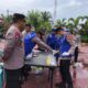 Personel Polres Aceh Barat melakukan tes urine di Polres, Rabu (27/9).(Waspada/Muji Burrahman)