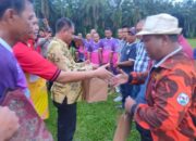 Bupati Dan Wabup Sergai Berbagi Batik