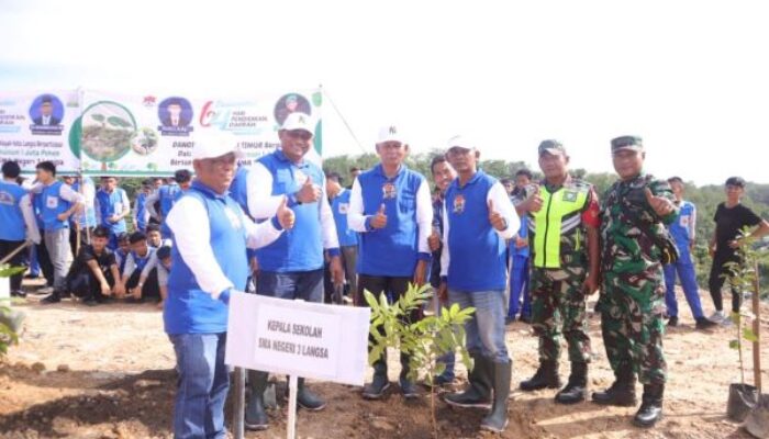 SMAN 3 Langsa Bersama Dandim Dan Kacabdin Tanam Sejuta Pohon