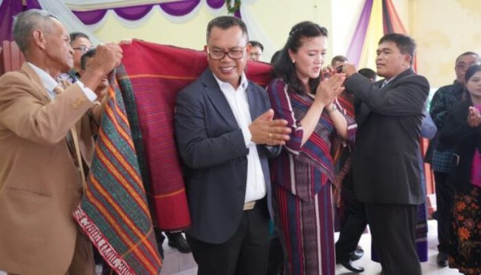 Jemaat GKPI Porsea Kota Keluhkan Kelangkaan Pupuk Di Hadapan Bupati