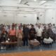 Para pengurus FPK bersama para pemateri dan Kepala SMA Dharmawangsa foto bersama dengan peserta sosialisasi pembauran kebangsaan pelajar Sekolah Menengah Atas (SMA) dan sederajat se- Sumatera Utara di SMA Dharmawangsa Medan, Rabu (13/9). Waspada/Erzilmarkos