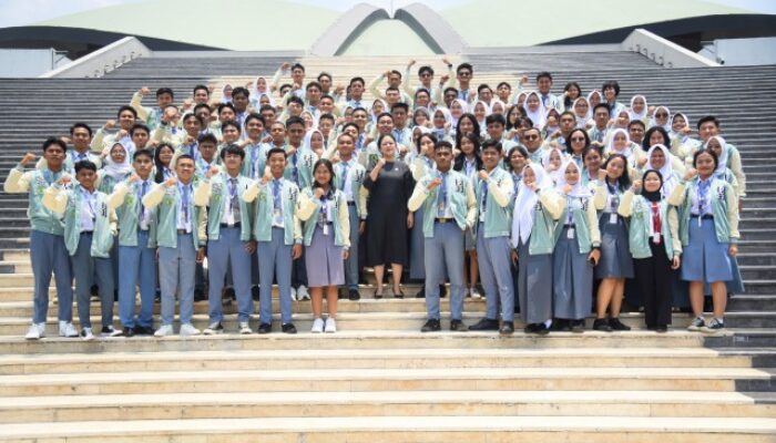 Ketua DPR RI Dorong Pelajar Perempuan Jadi Pemimpin