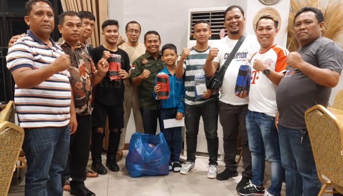 Pengprov Kei Shin Kan Sumut Berikan Penghargaan kepada Indra NapitupuluPeraih Medali Emas di O2SN