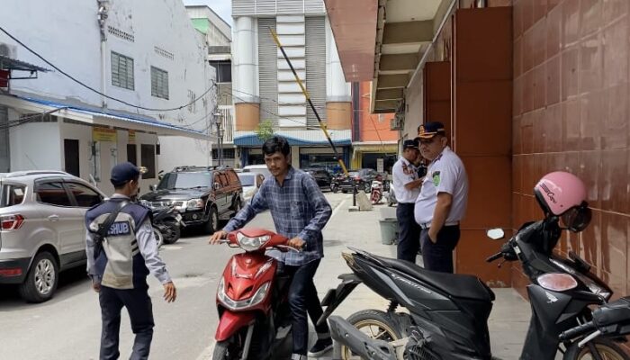 Parkir di Trotoar Jalan, Siap-Siap Ban Digembosi